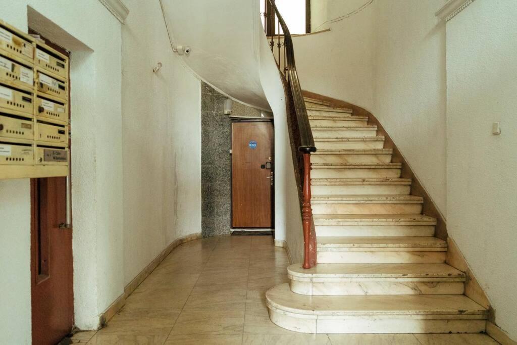 Studio With Private Terrace Next To Cismigiu Бухарест Экстерьер фото